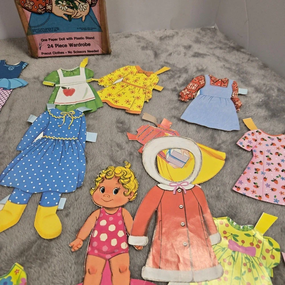 Vintage 1974 Whitman Mrs Beasley Paper Doll Family Affair 24 Piece Wardrobe Box